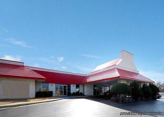 Econo Lodge Tulsa Airport Экстерьер фото