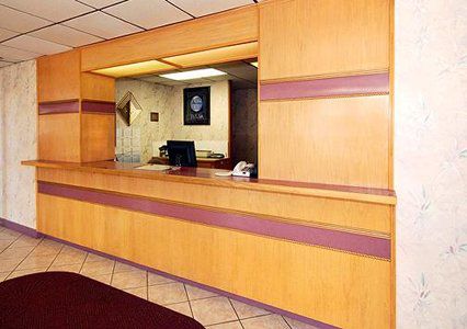 Econo Lodge Tulsa Airport Интерьер фото